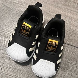 Toddler Adidas Superstar sz. 4c
